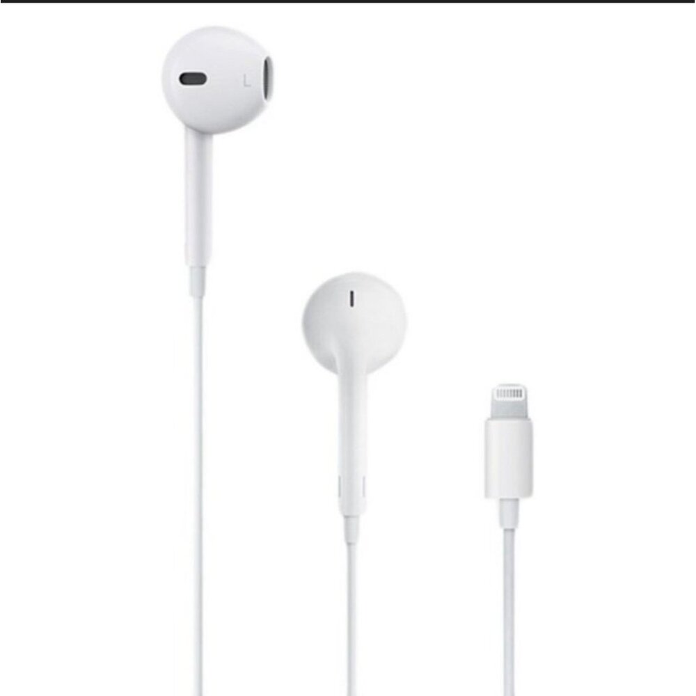 Apple Wired EarPods with Lightning Connection Set Of 4. Used
